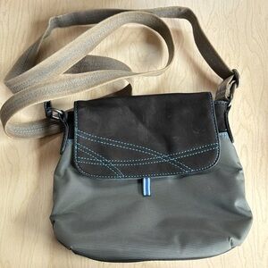 Ellington Crossbody Travel Bag